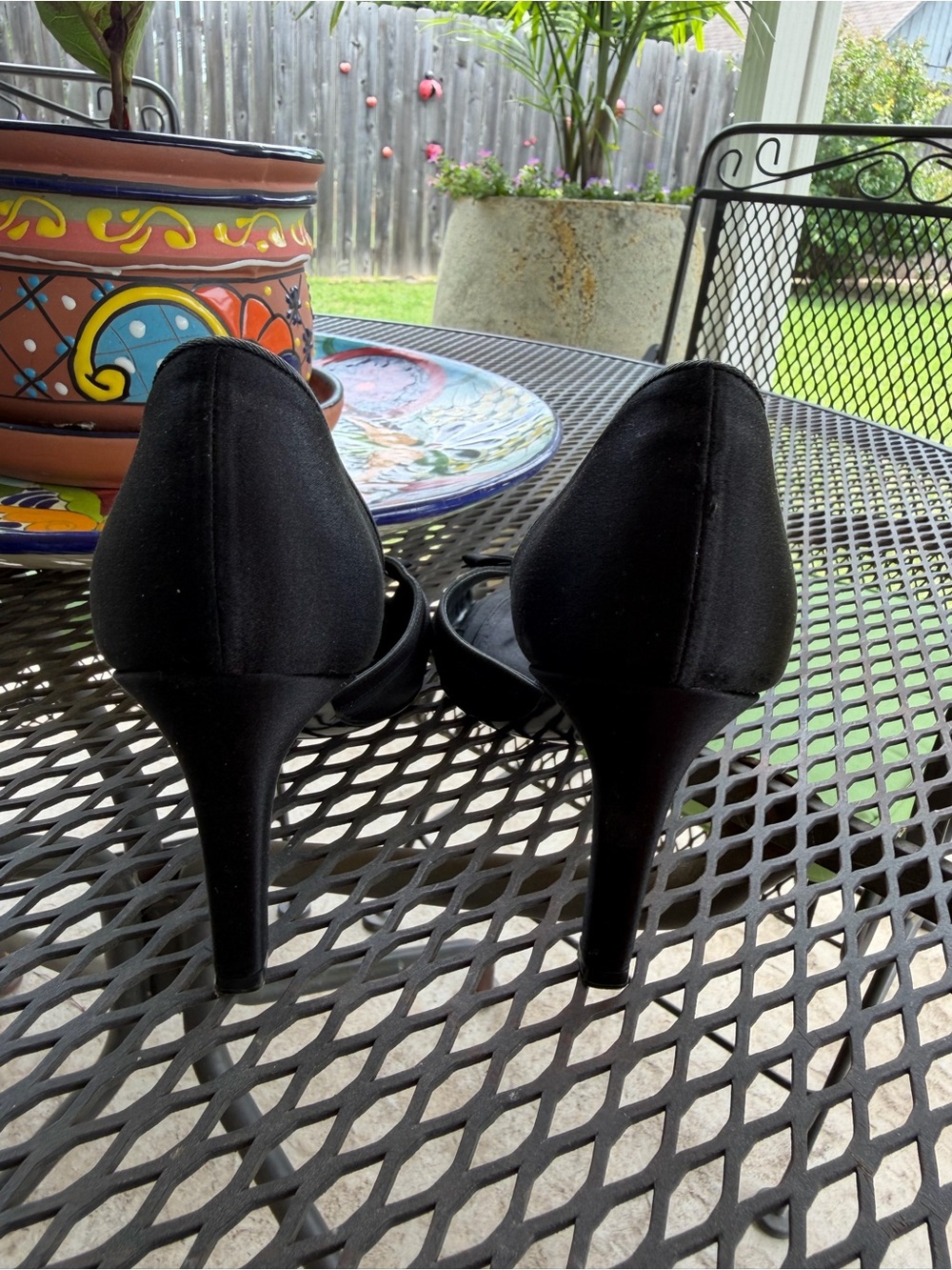 CHANEL Black Open-Toe D'Orsay Heels with Bow and Gold CC Accent - Picture 4 of 11